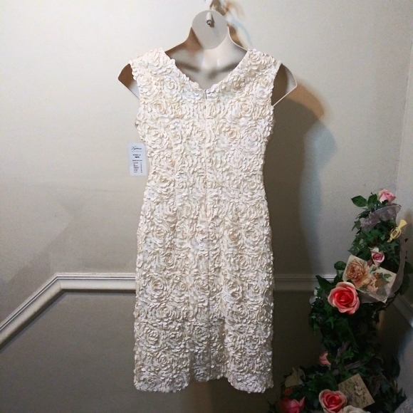 Frank Lyman Ivory 3-Dimensional Rose Petal Design Special Occasion Sheath Dress - Picture 6 of 14